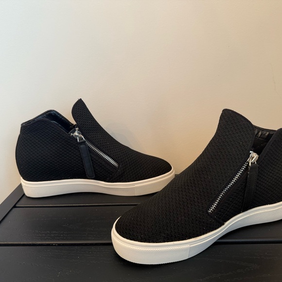 Steve Madden Black Slip-On Boots - Picture 1 of 5